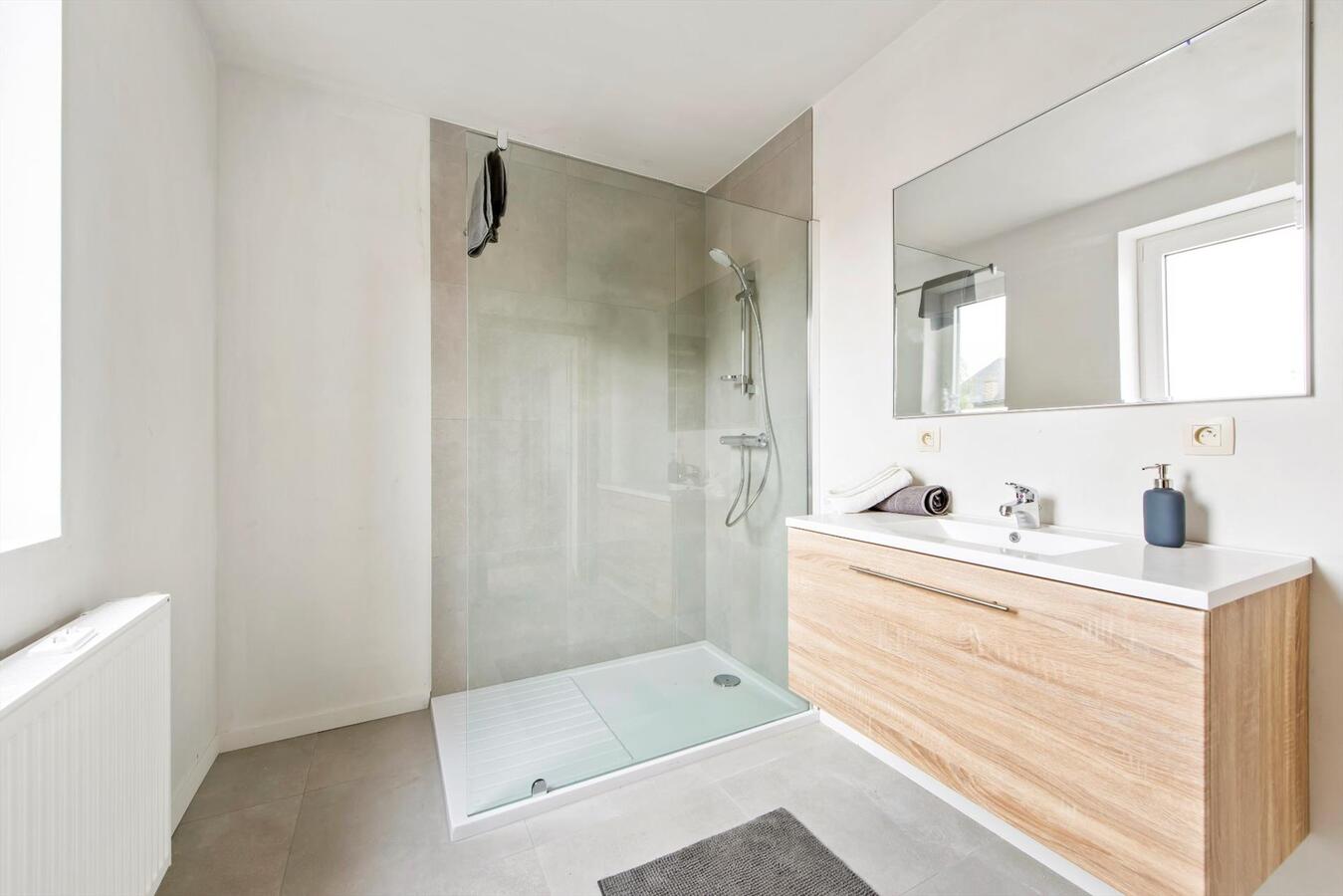 Ruime Halfopen nieuwbouwwoning met bureel 