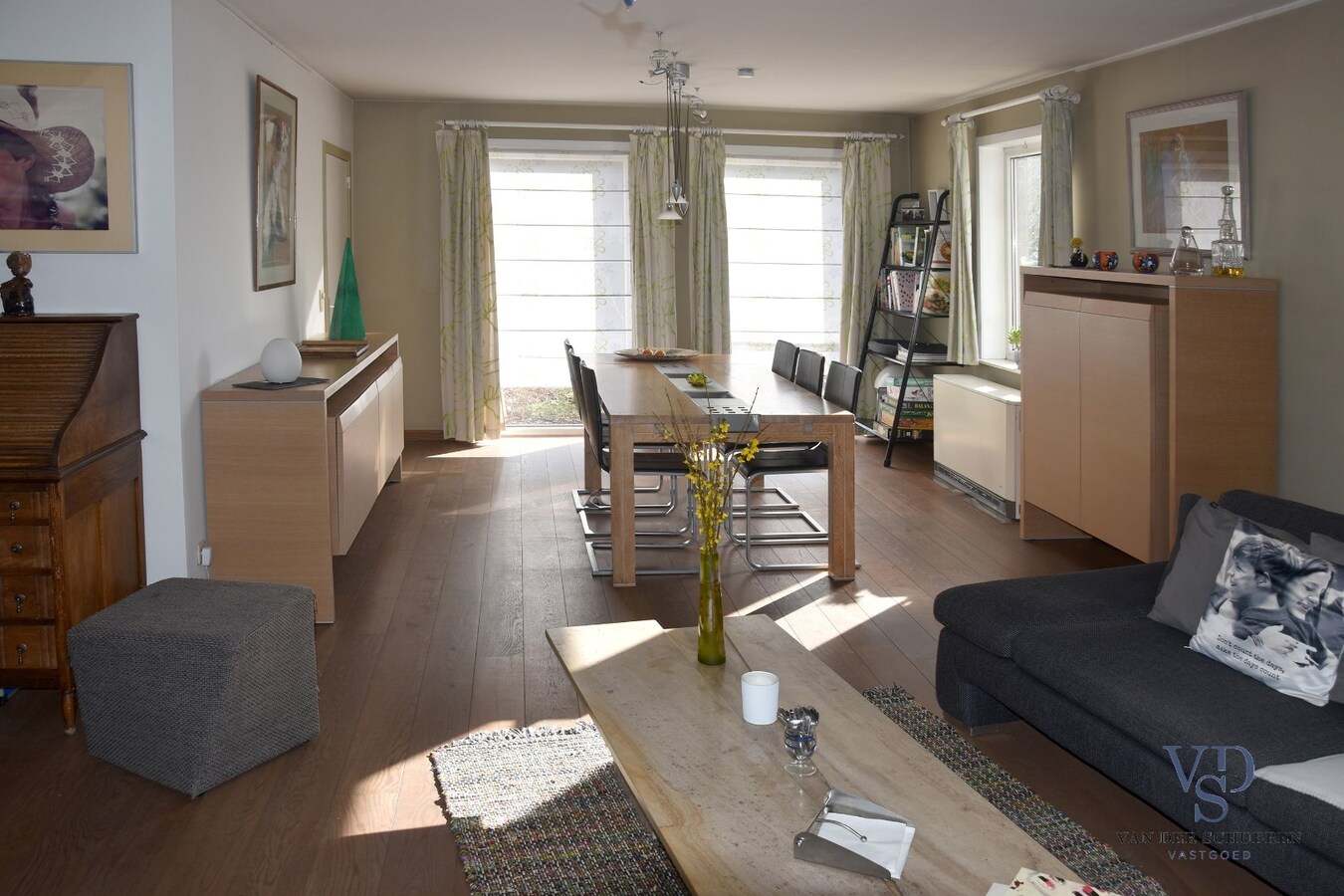 Eigentijdse, verrassend ruime Open Bebouwing 