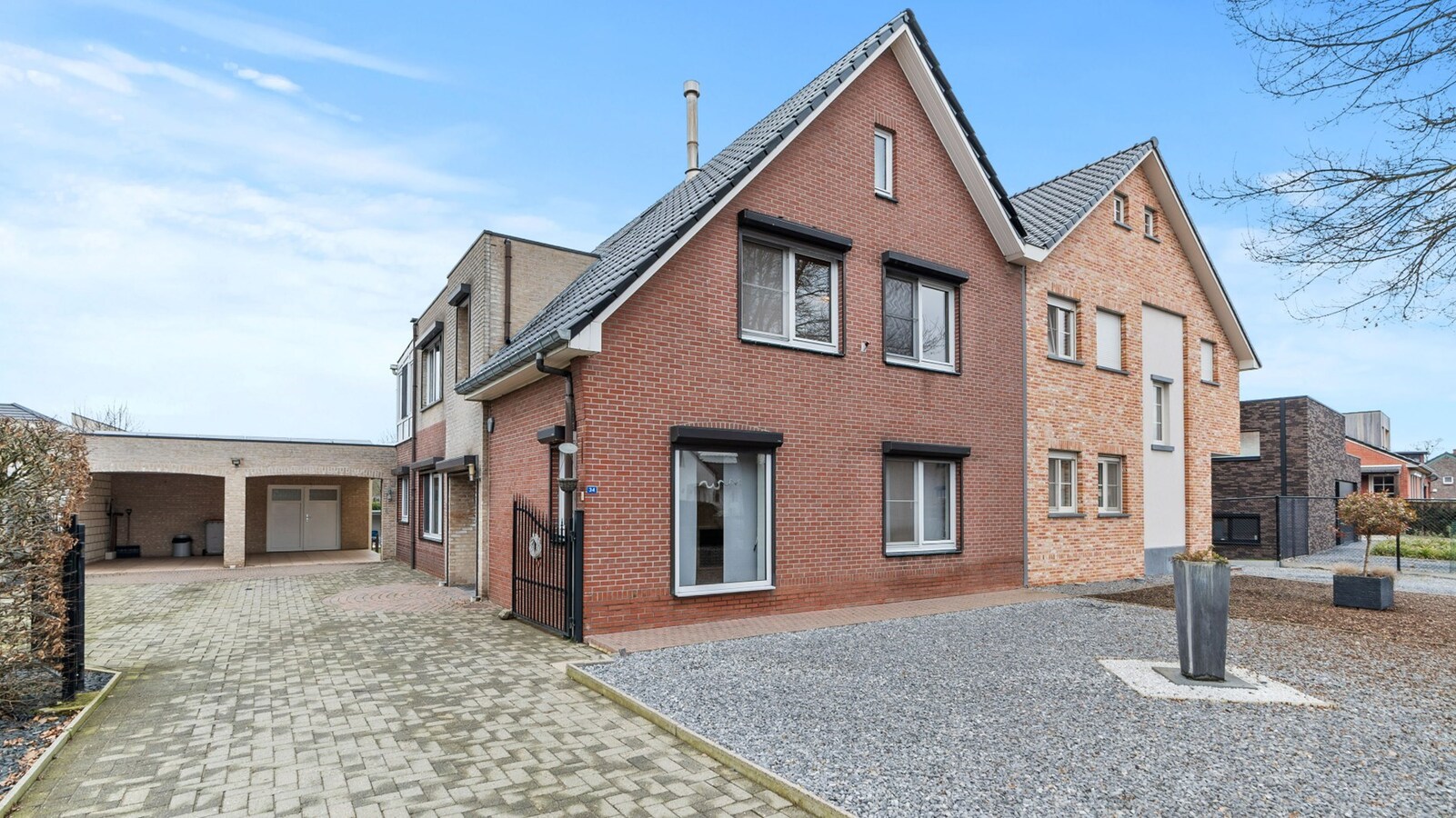 Riante gezinswoning met tal van mogelijkheden nabij Maastricht! 