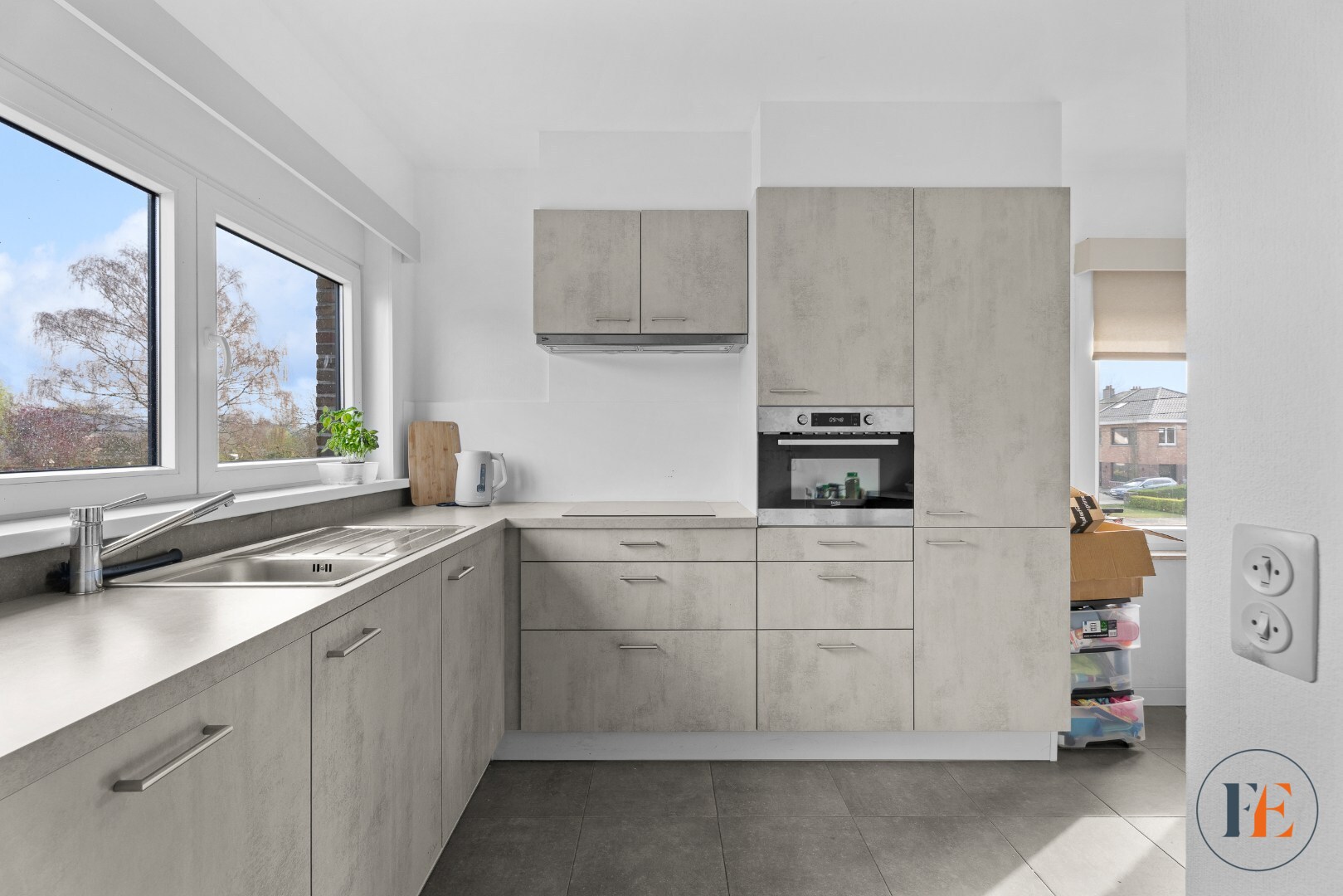 Buitenkans! Duplex appartement  met garage en tuin 