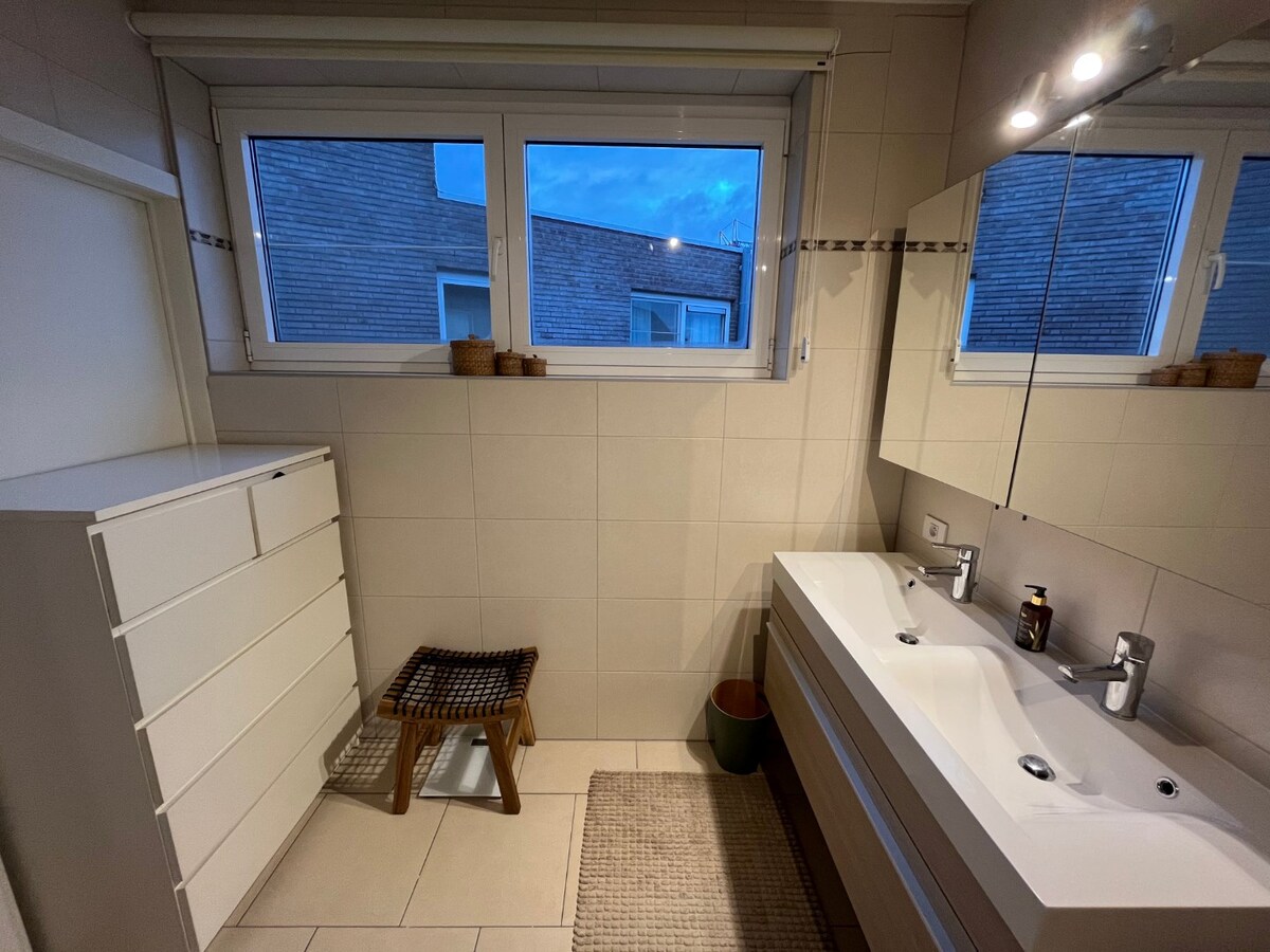 Bijzonder ruim 2-slpk-luxeappartement in centrum De Pinte 