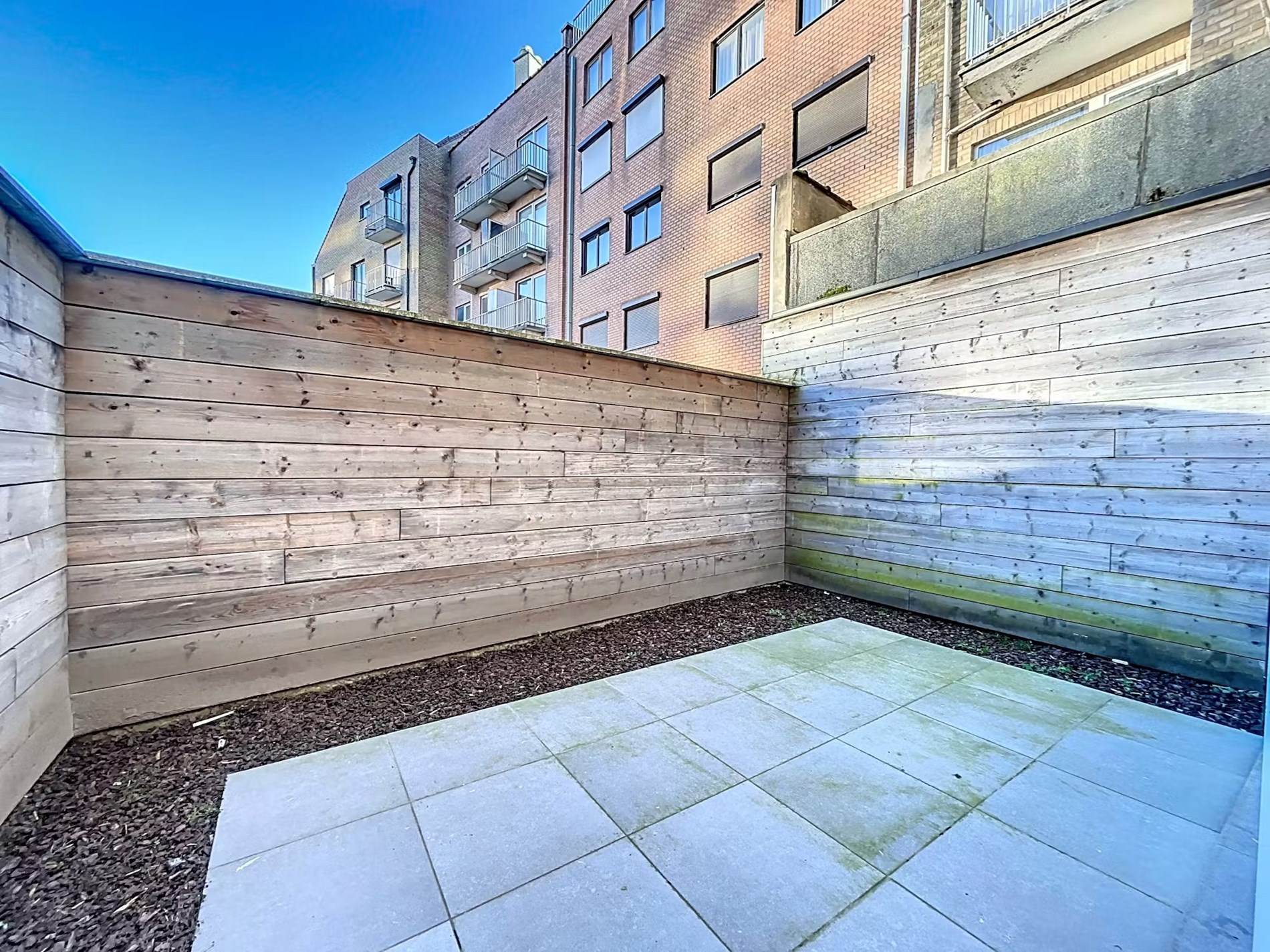 Duplex neuf au rez-de-chaussée et au premier étage situé à Lentelaan à Duinbergen avec des terrasses orientées plein sud. 