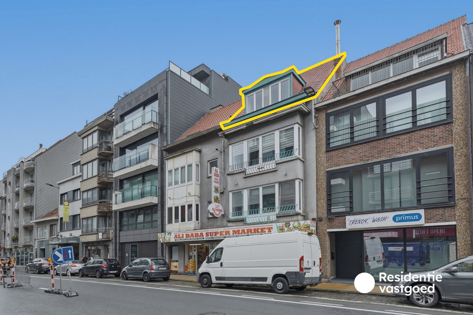 Instapklaar dakappartement met terras op centrale ligging 