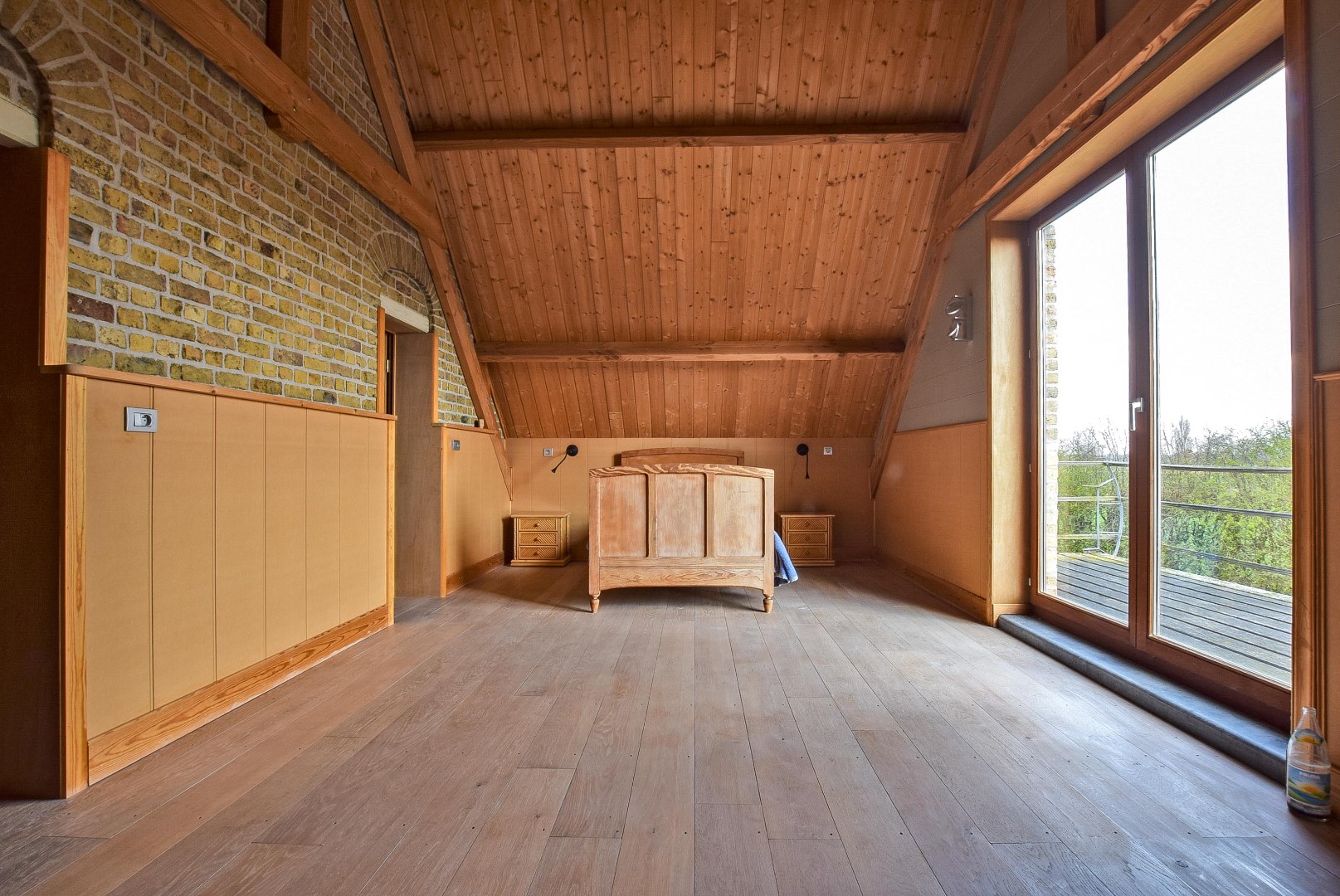 Uniek gelegen landhuis op 4334 m² gelegen te Diksmuide. 