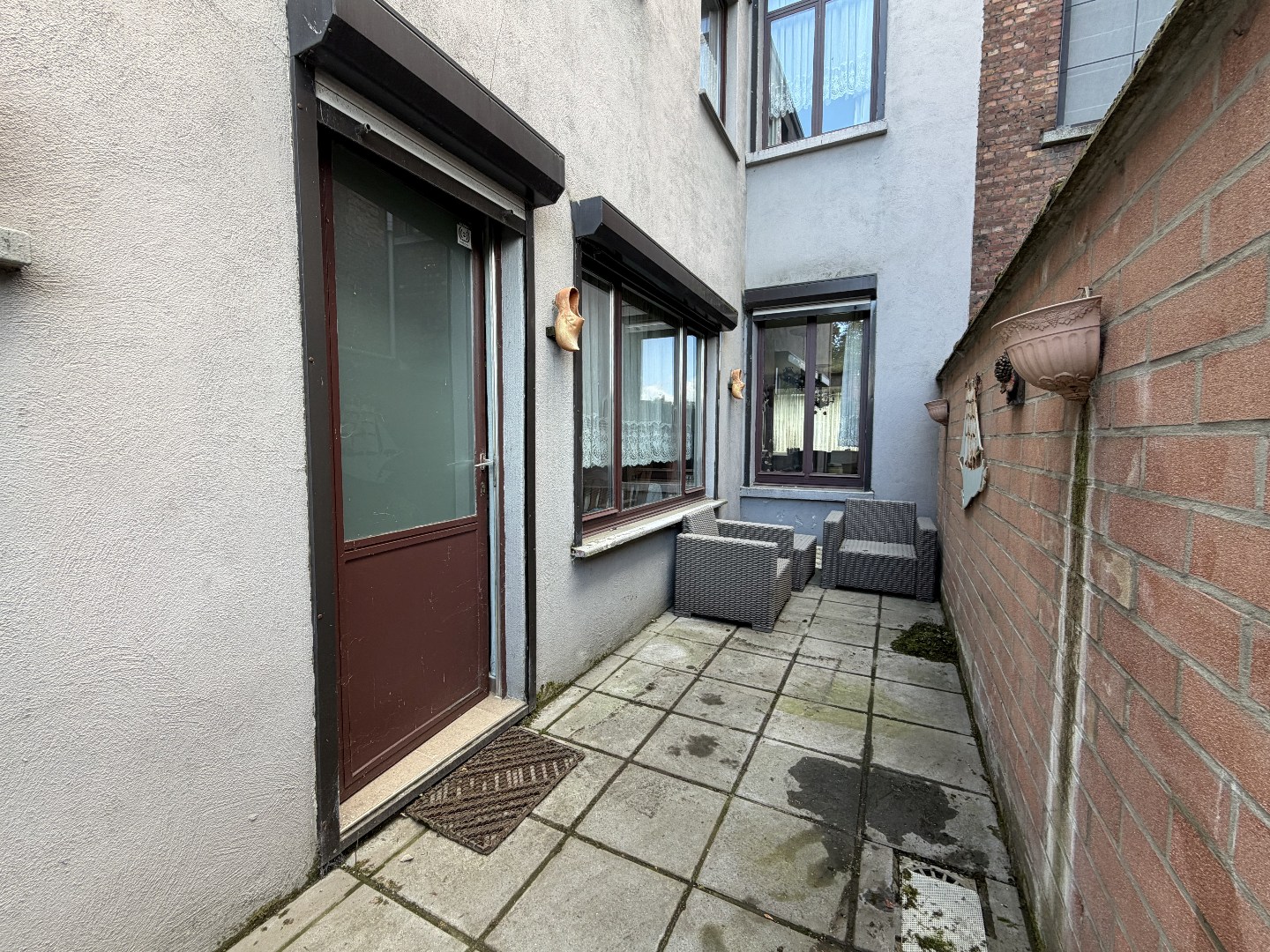 Te renoveren woning met 4 slaapkamers in Schoten 