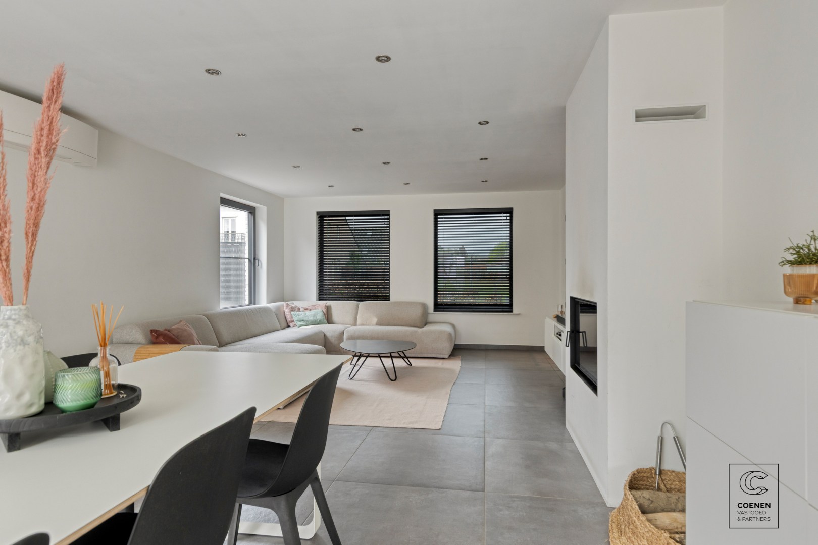 Gerenoveerde woning met 4 à 5 slpk's op een gunstige ligging te Oelegem! 