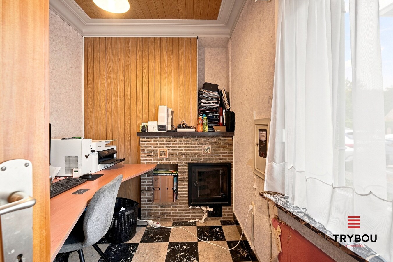Uitstekende gelegen woning met loods en tuin! 