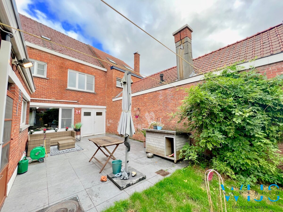 Toffe gezinswoning met garage in het CENTRUM VAN ERTVELDE ! 