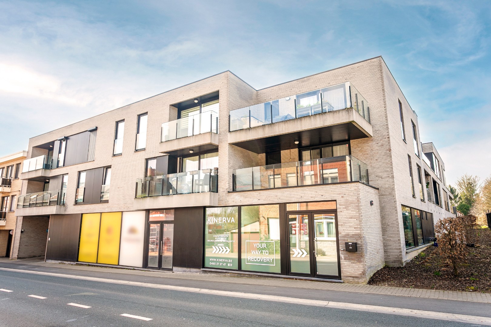Recent, energiezuinig appartement met 2 slpks, 2 terrassen en autostaanplaats 