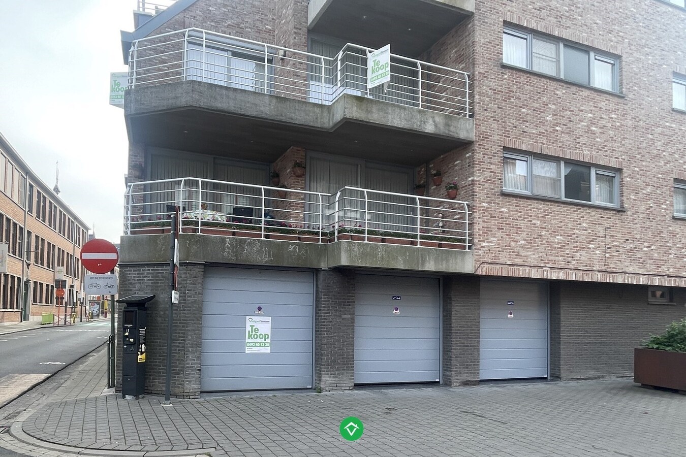 Appartement met 2 slaapkamers, terras en garage te centrum Roeselare 