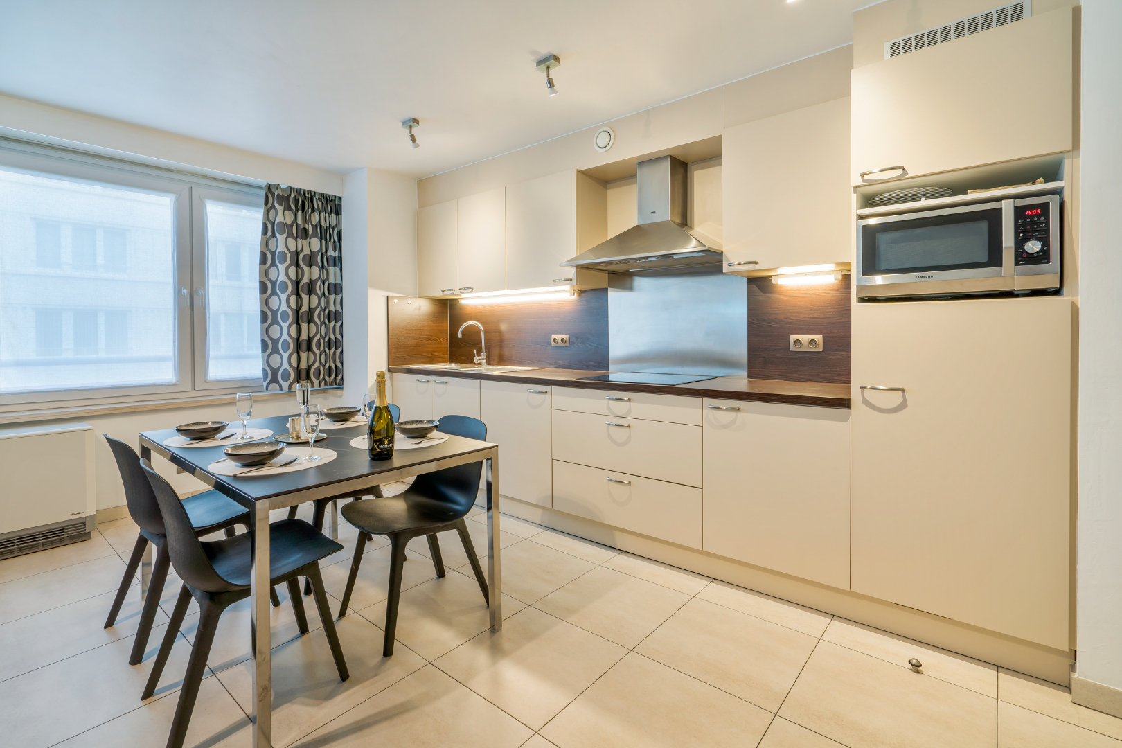 APPARTEMENT DE VACANCES  SITUÉ CENTRE VILLE (LOC. VACANCES) 