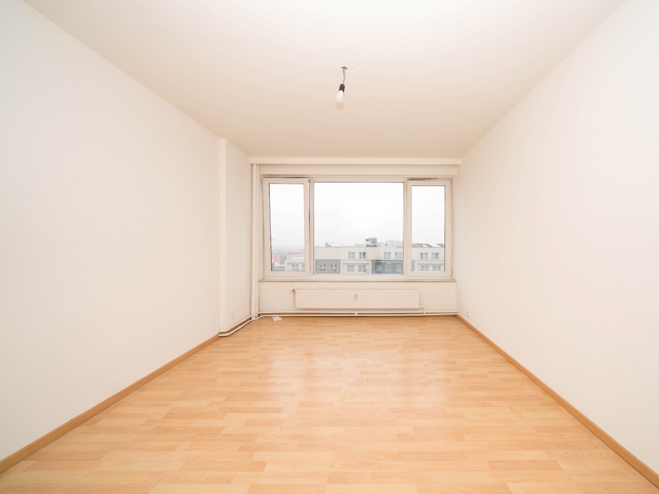 Lichtrijk appartement met 2 kamers en garagebox 