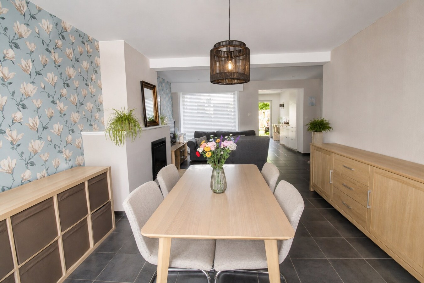 Charmante woning met 3 slaapkamers, diepe zonnige zuidwestgerichte tuin en topligging nabij het centrum van Sint-Niklaas 