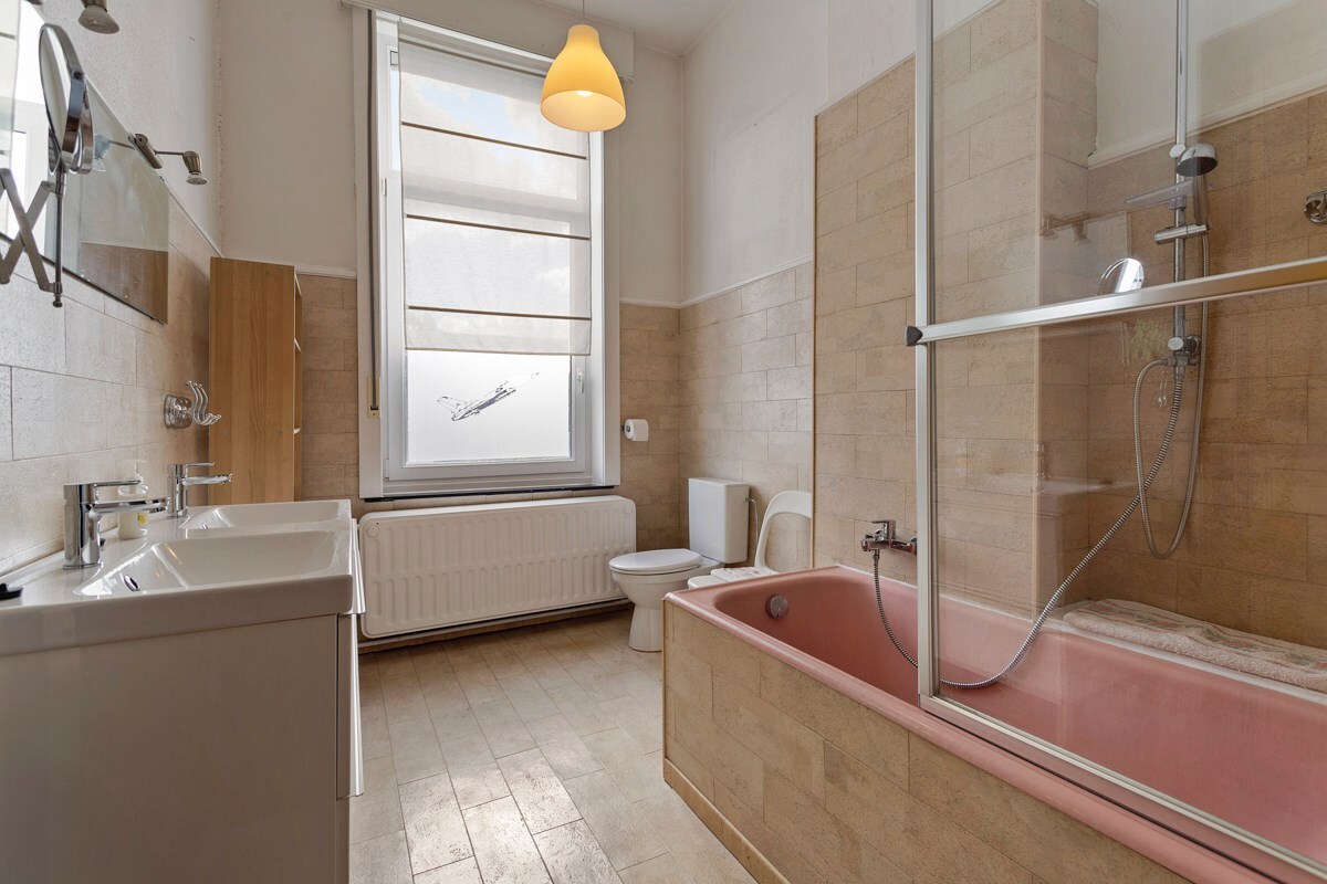 Maison de maître pleine de caractère avec jardin clos à Ophasselt 