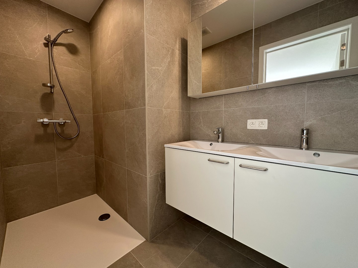 Instapklaar 1-slaapkamer appartement met mooi zonneterras, Torhout 