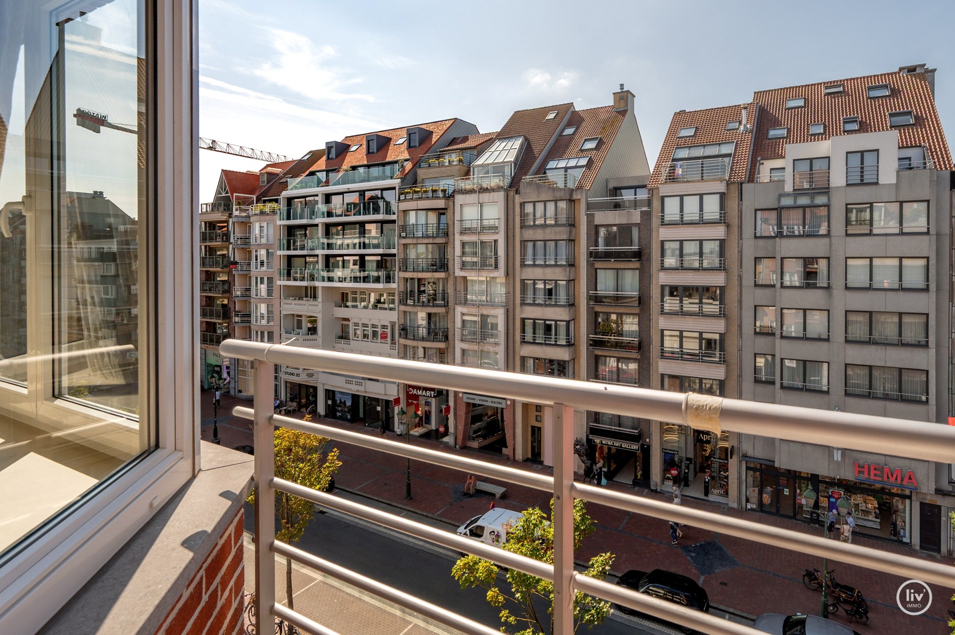 Volledig gerenoveerd en stijlvol appartement in het hart van Knokke in de  Lippenslaan. 