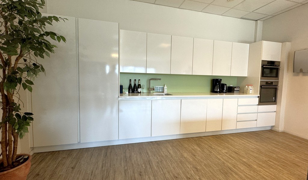 Instapklaar kantoor te huur aan de voorhaven in Gent