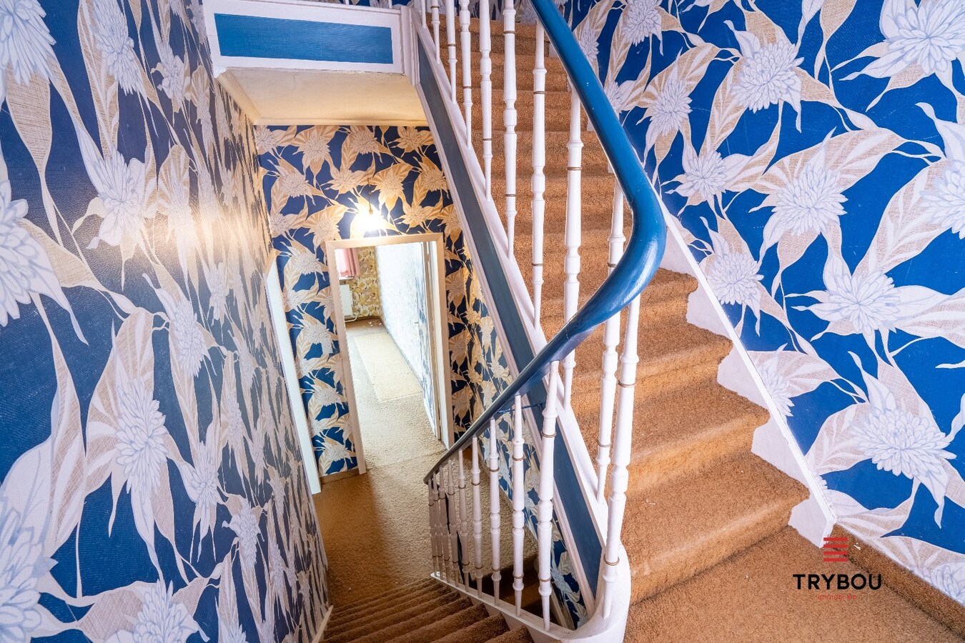 🏠 Te koop in het hart van Diksmuide – Woning met woon-winkelcombinatie en charmant stadstuintje 