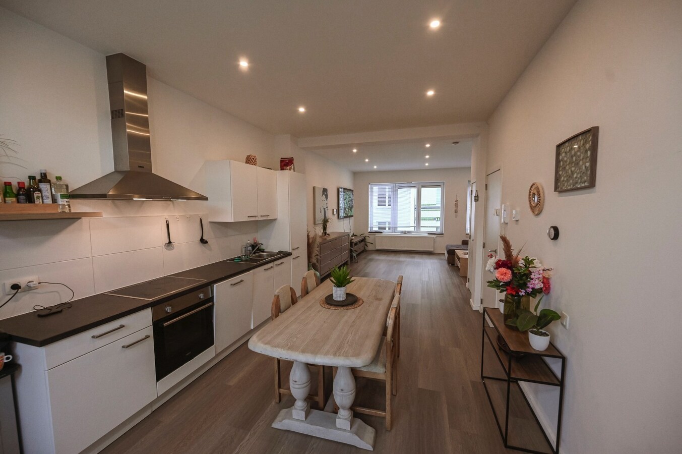 RUIM LICHTRIJK DUPLEX APPARTEMENT MET TERRAS NABIJ CENTRUM 