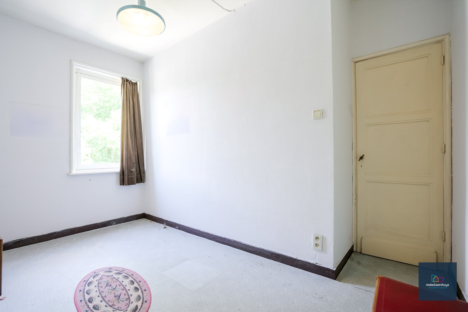 Centraal gelegen te renoveren woning in rij met tuin te Mariakerke 