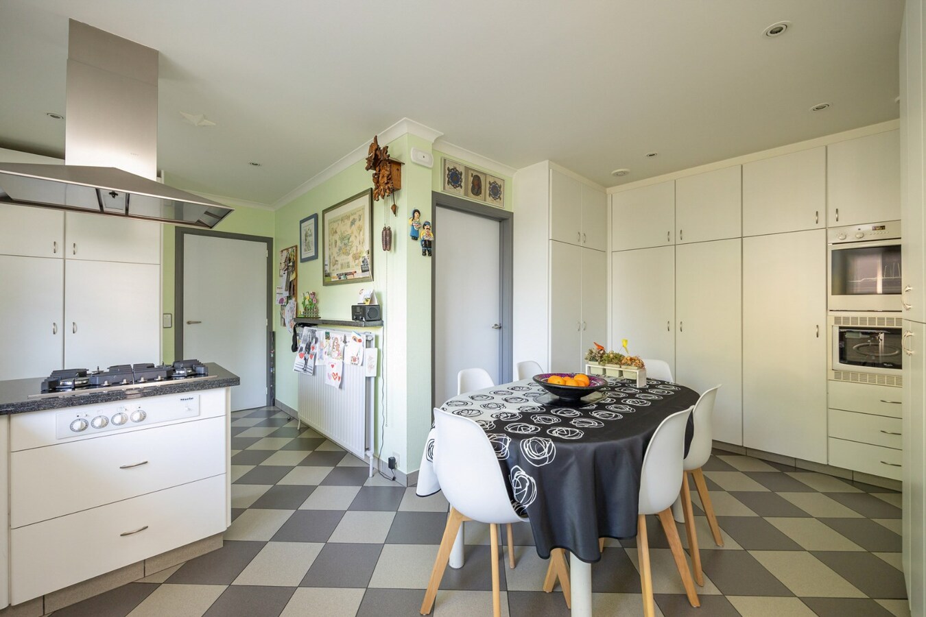 Karaktervolle gezinswoning met 6 slaapkamers in hartje Schilde 