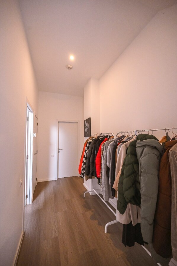 RUIM LICHTRIJK DUPLEX APPARTEMENT MET TERRAS NABIJ CENTRUM 