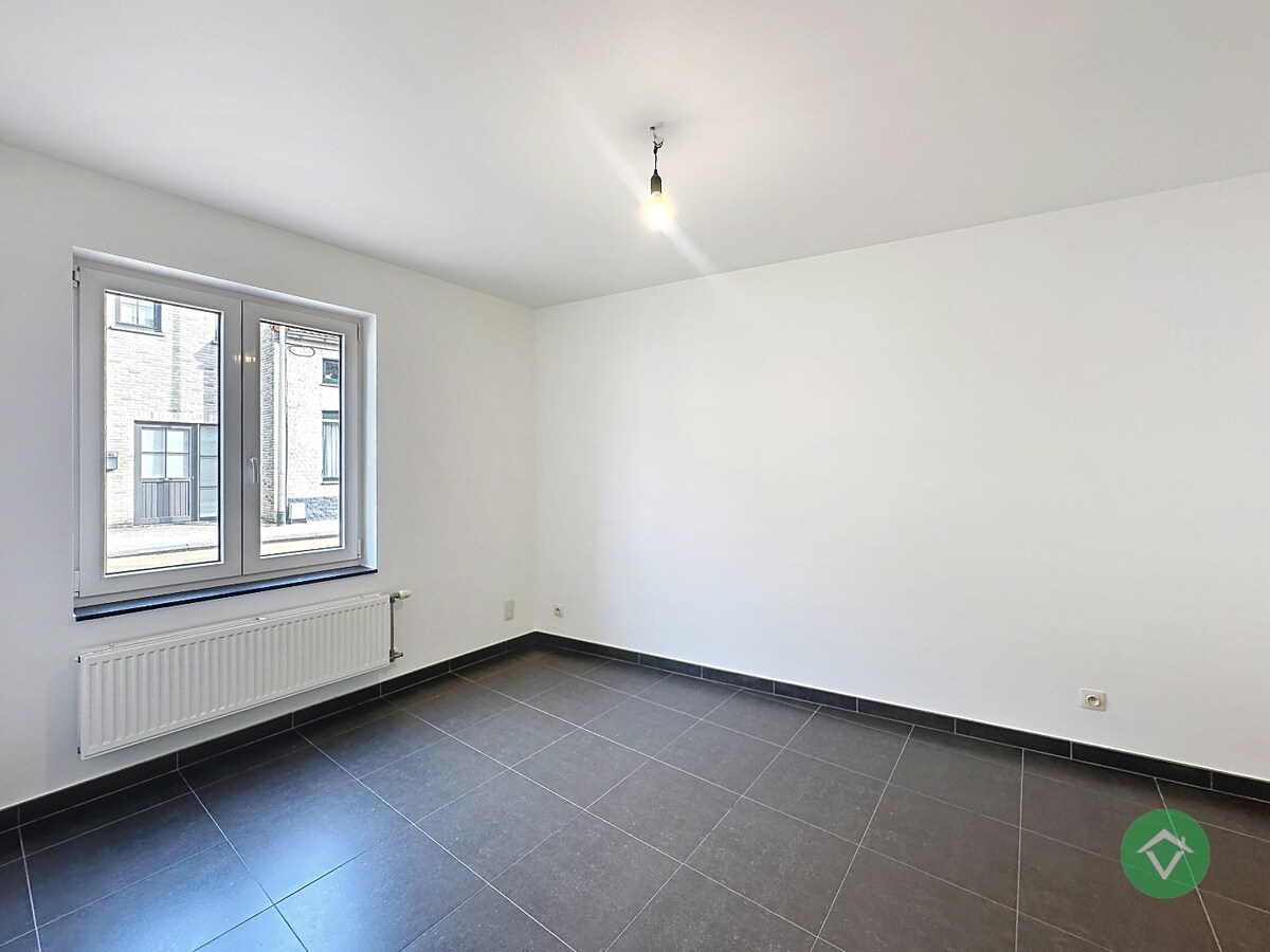 Instapklaar gelijkvloers appartement met staanplaats te Gistel 