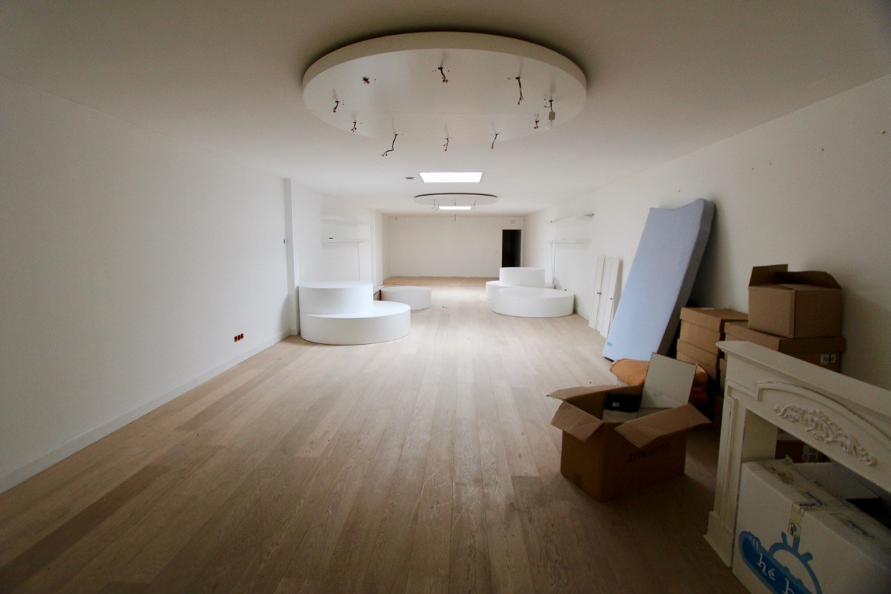 Handelspand te huur op een TOP ligging in de LIPPENSLAAN te Knokke. 