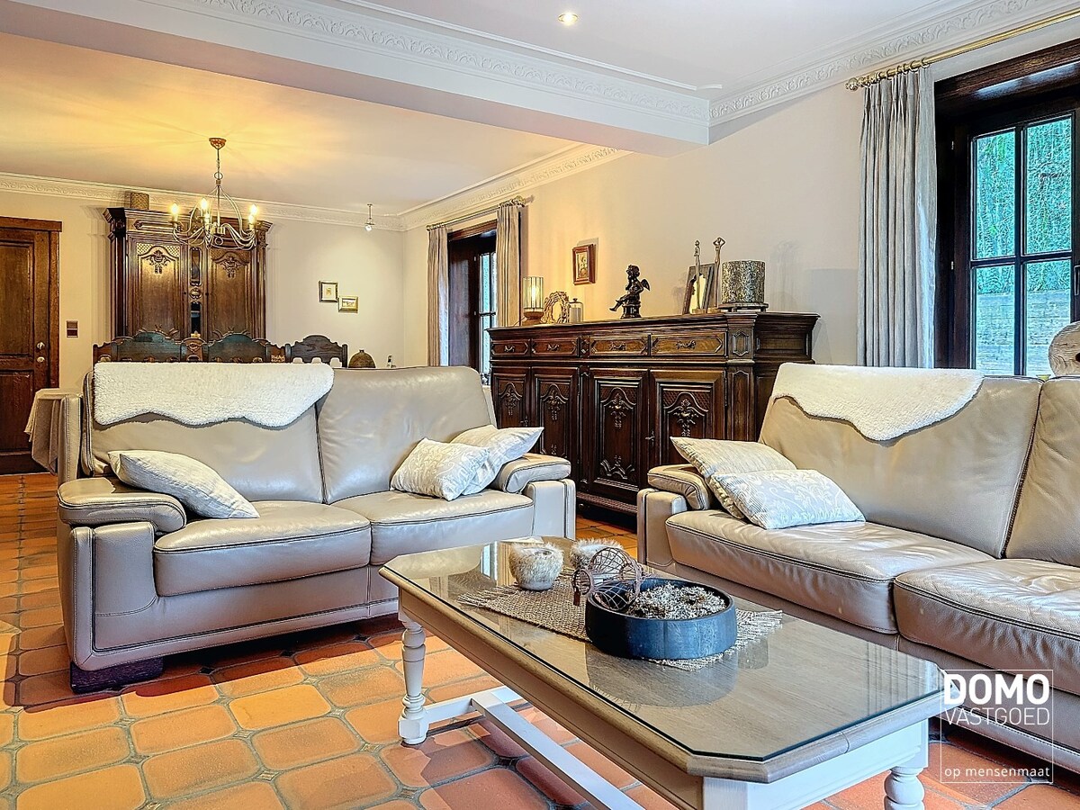 Authentieke open bebouwing met uniek uitzicht en dit in een groene omgeving. 