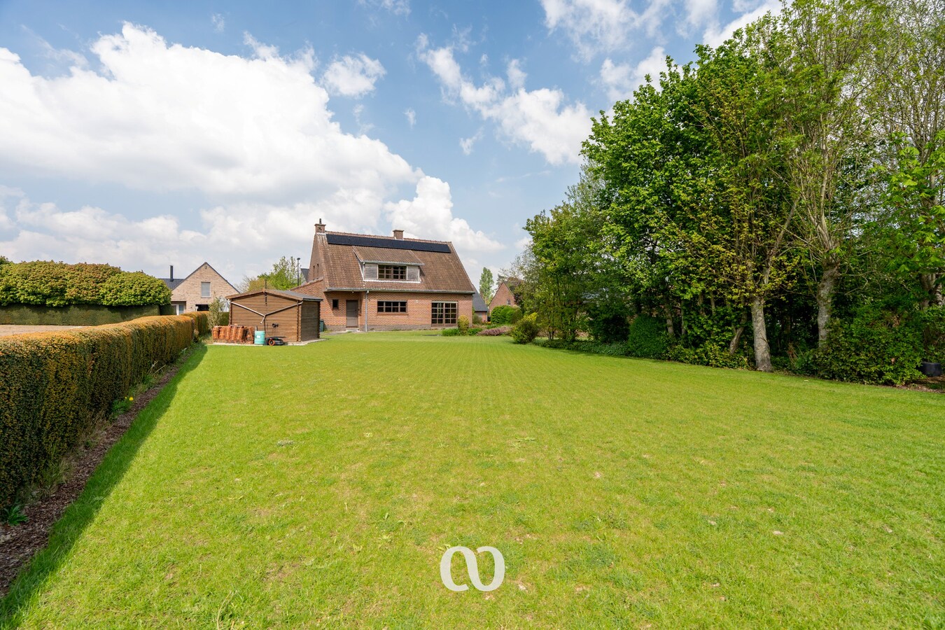 Prachtig gelegen gezinswoning met tuin en uitzicht in het centrum van Etikhove 