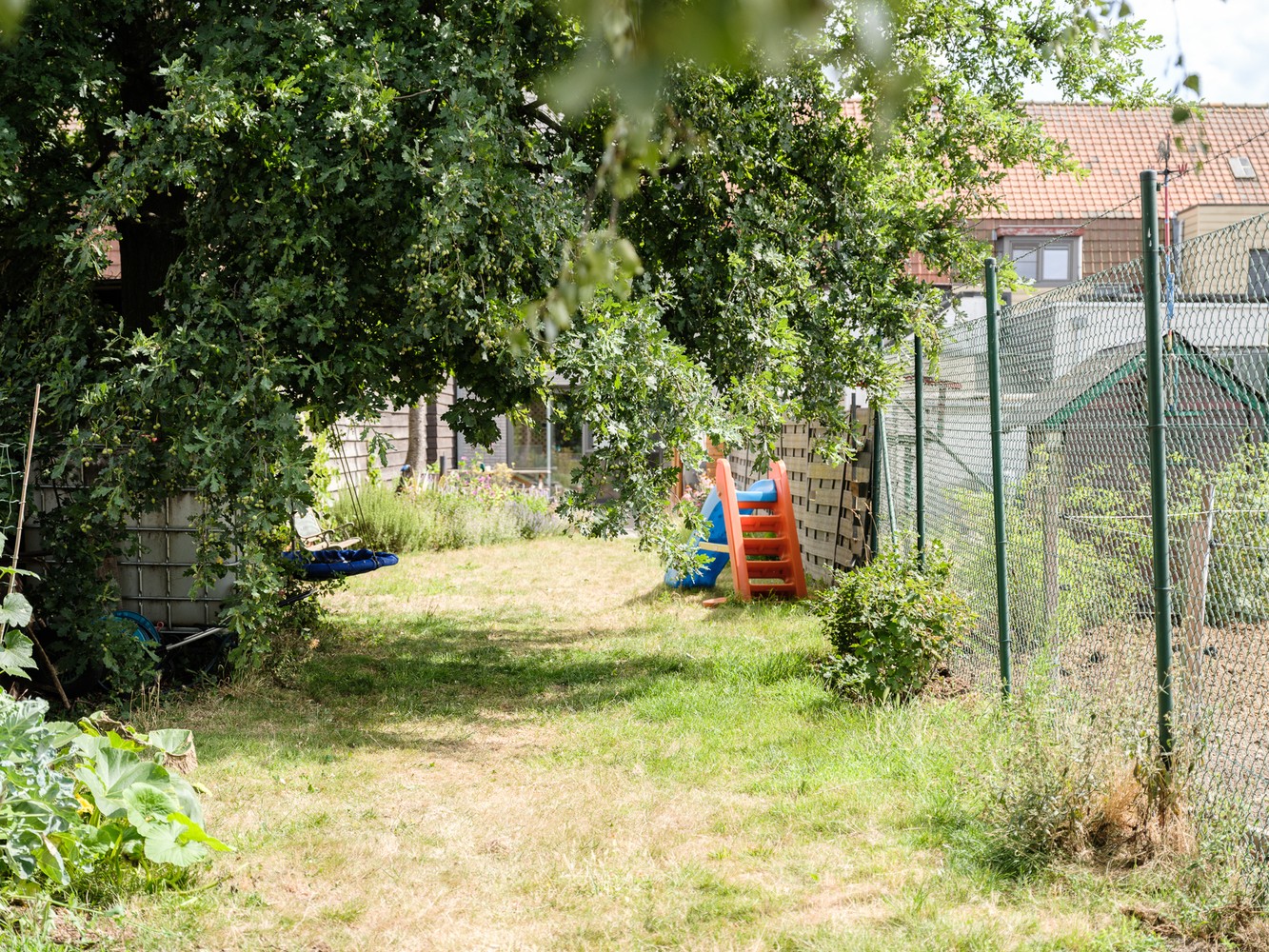 Volledig afgewerkte woning met grote tuin op toplocatie! 