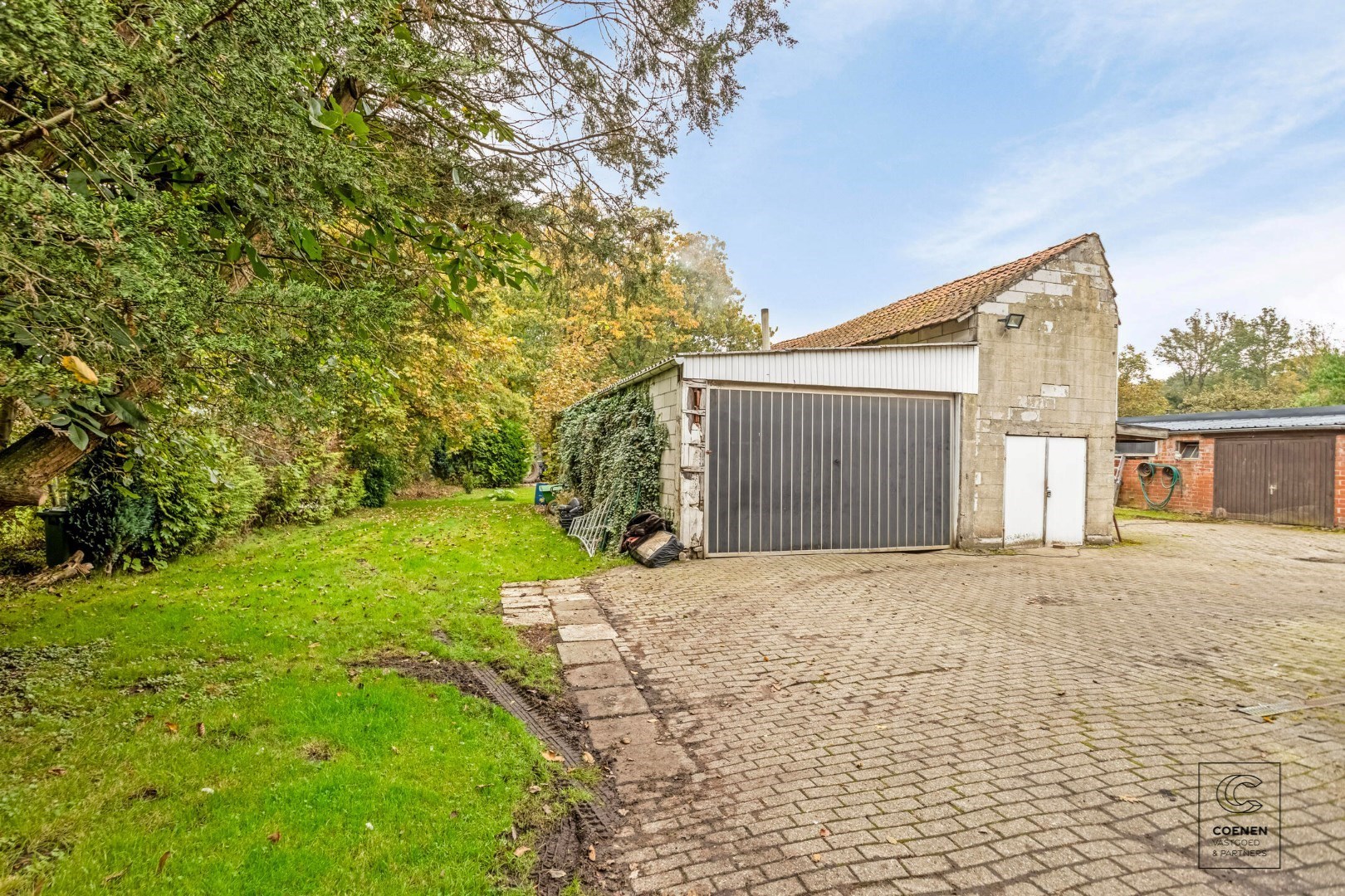 Unieke kans in Westmalle: te renoveren woning met 4 à 5 slpk' s, 236 m² bew. opp. op perceel van 3.990 m²! 