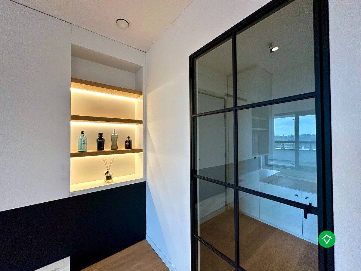 Penthouse met drie slaapkamers en garage in het centrum Koekelare 