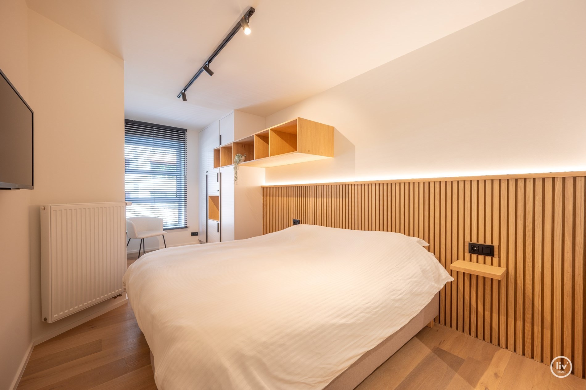 Instapklaar 3-kamer appartement op wandelafstand van de Lippenslaan met zuidgericht-terras. 8m gevelbreedte ! 