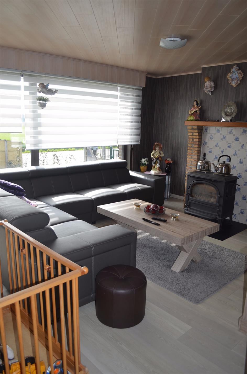 Bungalow met 3 slpks en bijgebouwen landelijk gelegen te Adegem 