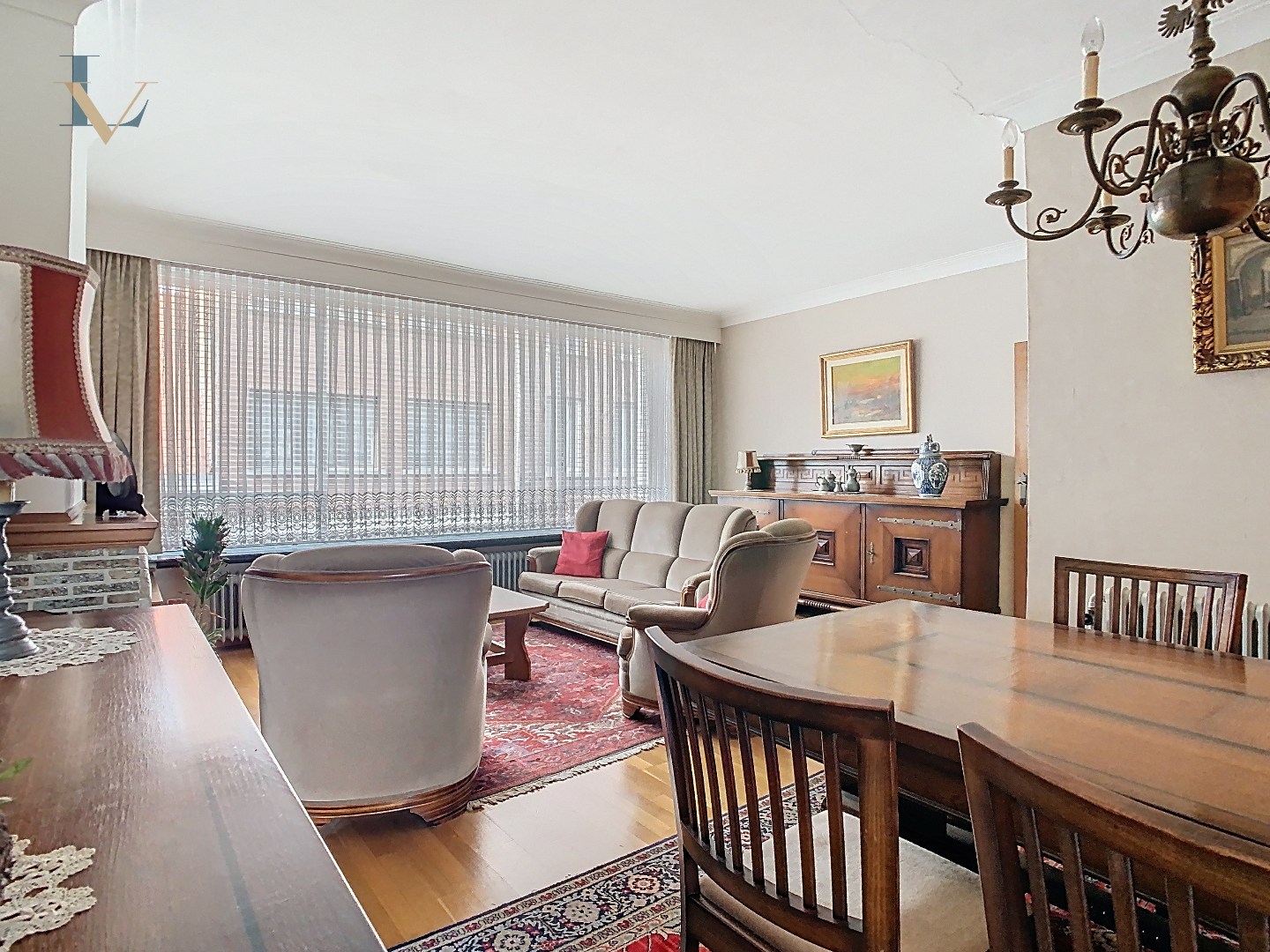 Te renoveren woning met groot potentieel in hartje Merksem! 