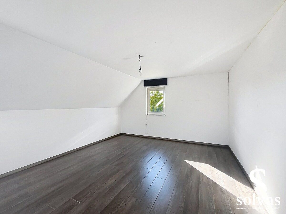 Instapklare ruime halfopen woning met 4 slaapkamers op toplocatie! 