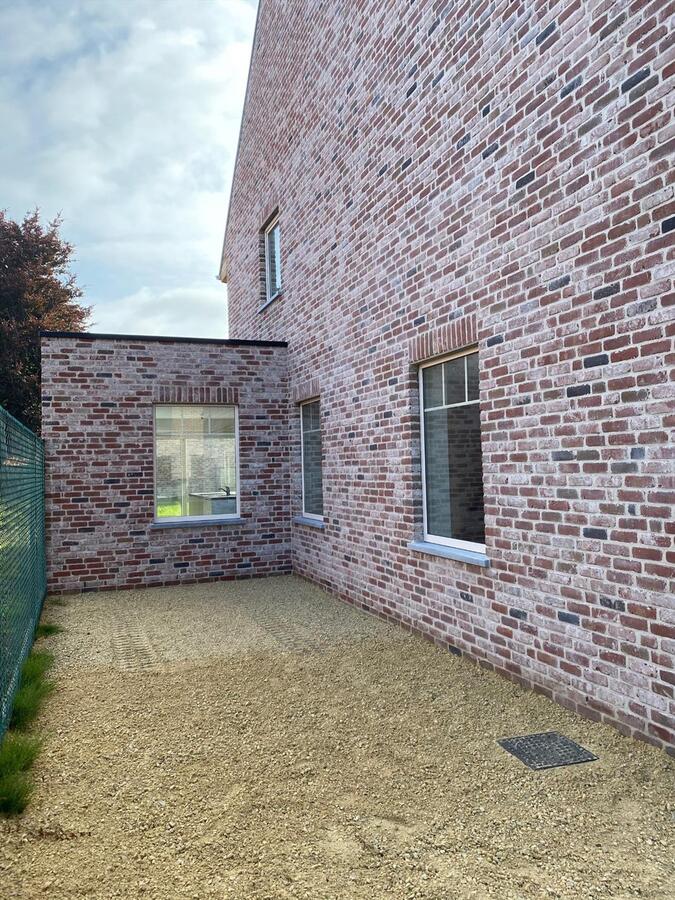 Woning met 4 slaapkamers en garage te Koekelare 