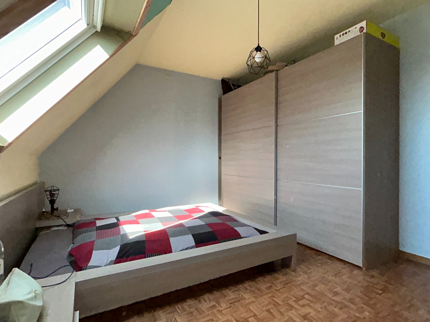 Instapklare woning met 3 slaapkamers, garage en tuin op 496m² 