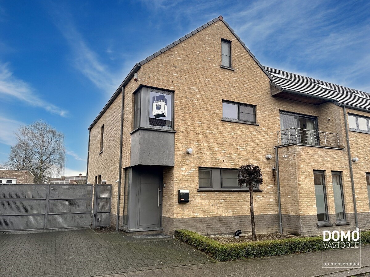 Instapklare en zeer ruime woning te Kuringen. 