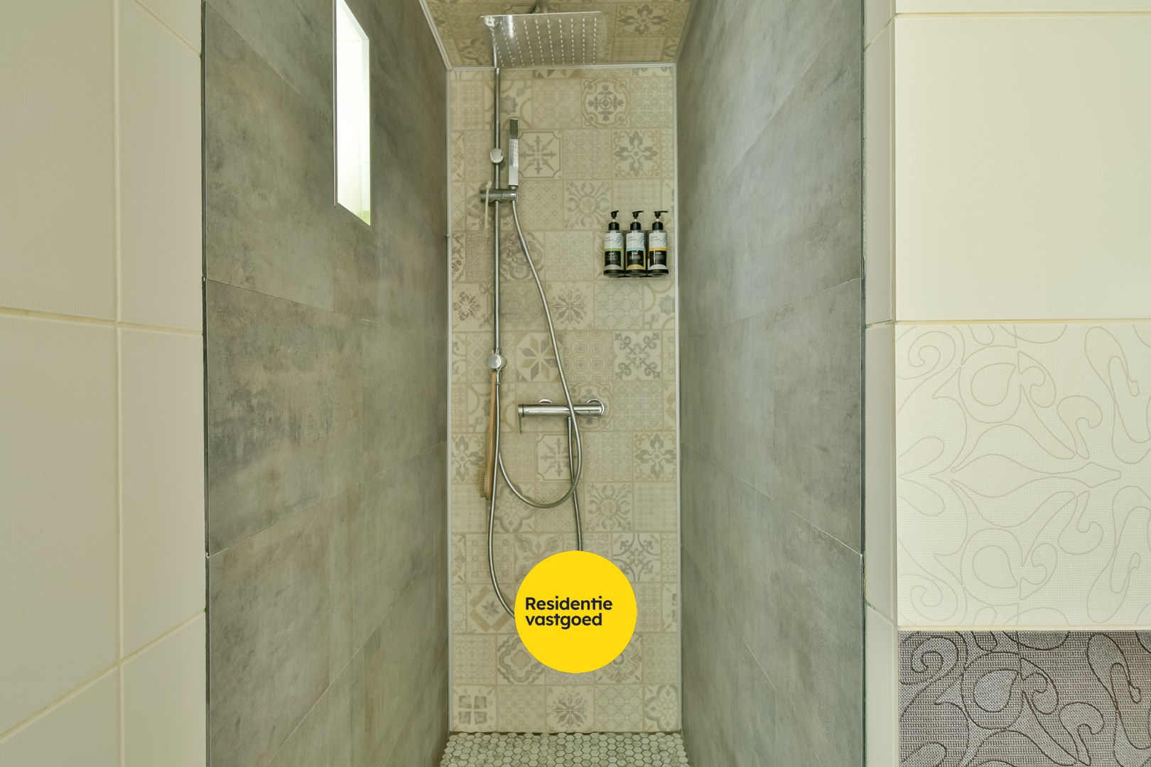 Halfopen woning met verhuurde buitenunit – extra inkomsten vanaf dag één! 