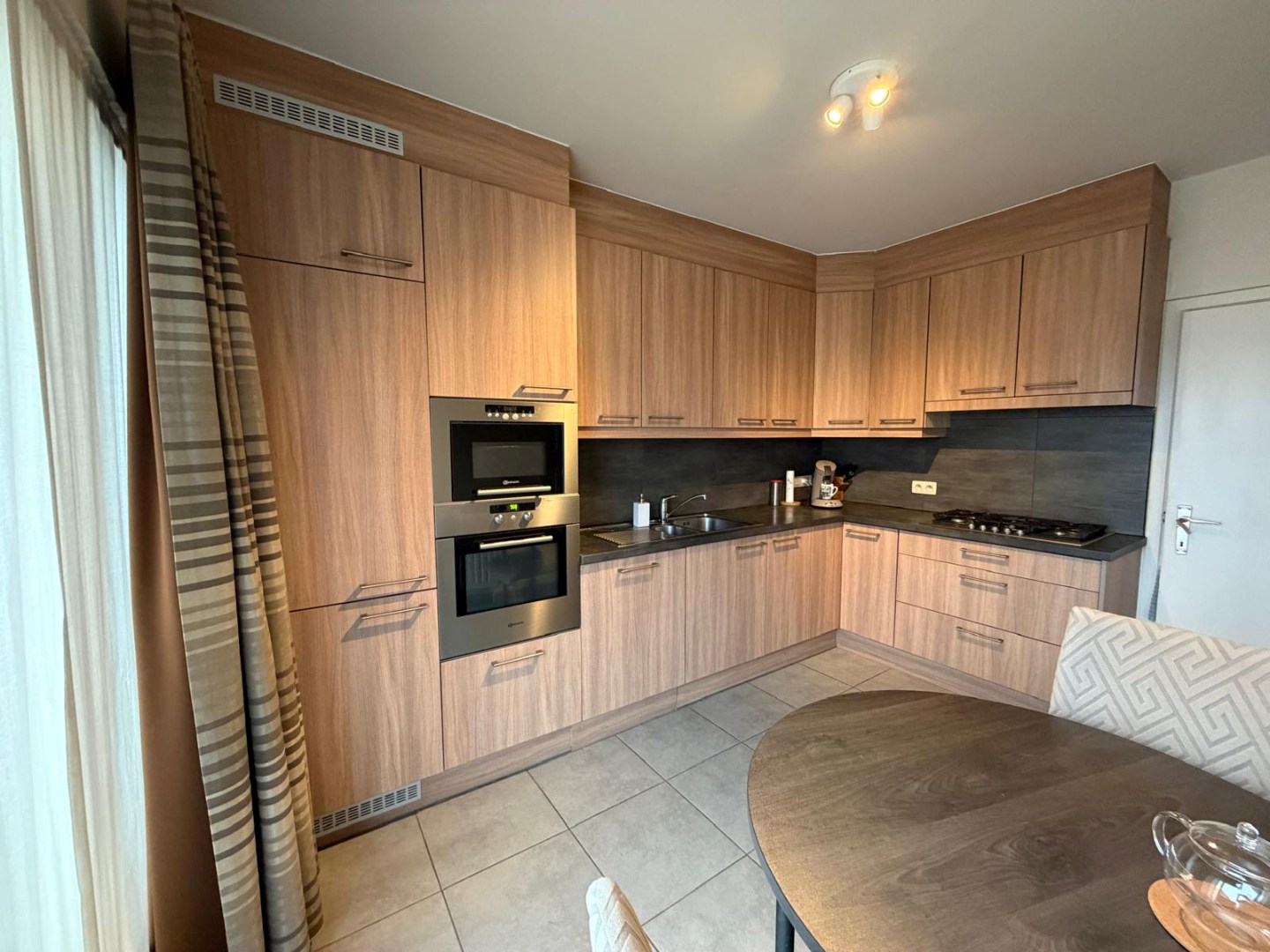 Ruim appartement met 2 slaapkamers en garage in het centrum van Geel 