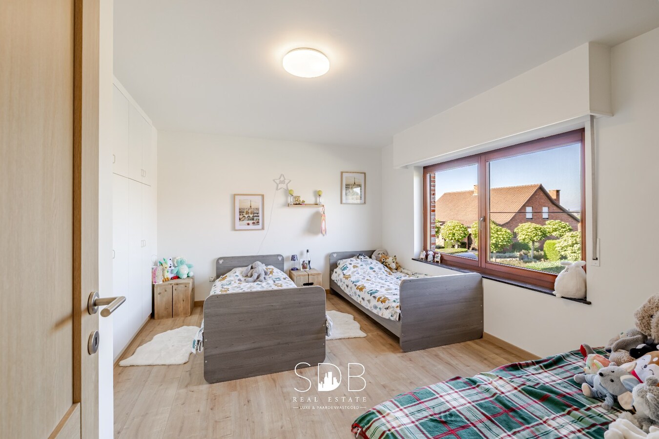 Hedendaagse woning met hippische accommodatie op 17.782m² 