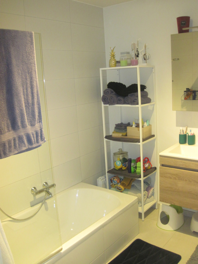 Exceptioneel ruim gelijkvloers appartement. Geen vaste kosten ! 