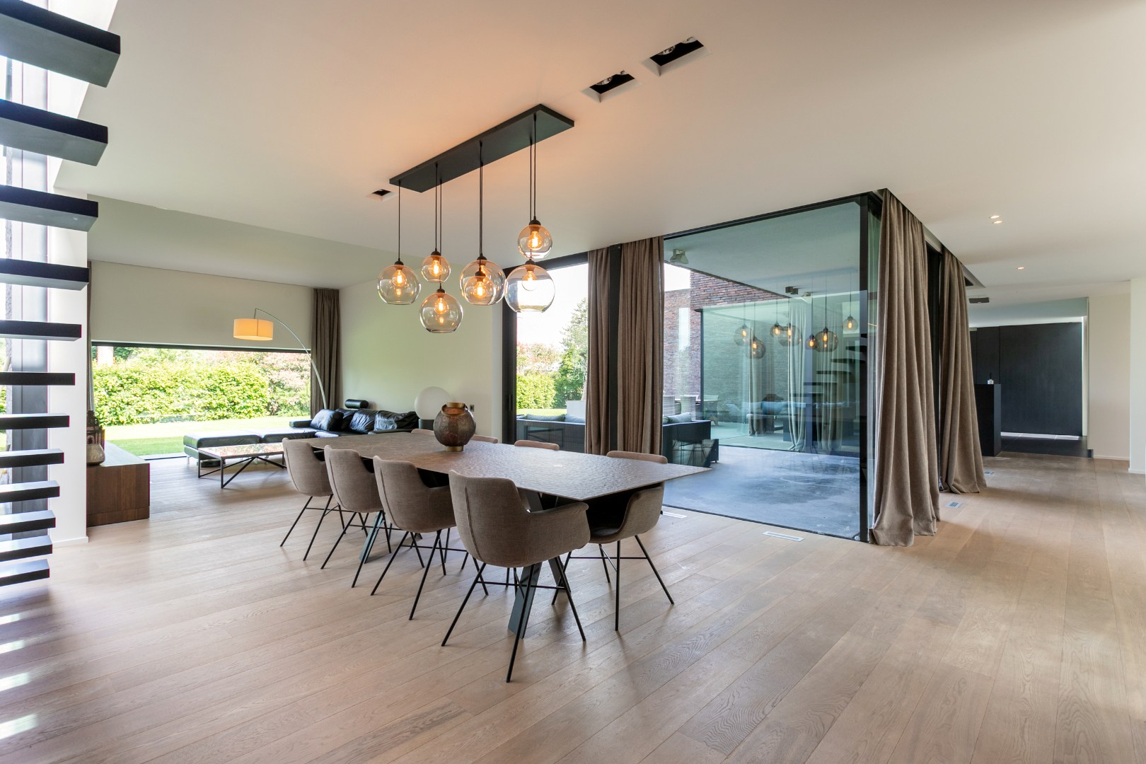 Unieke villa met 5 slpk. in het landelijke Pajottegem 