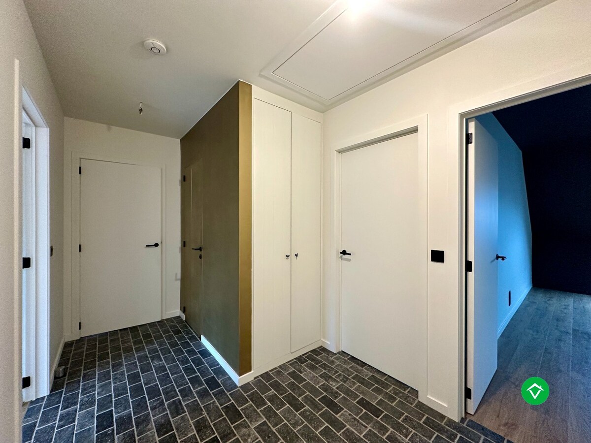 Penthouse met drie slaapkamers en garage in het centrum Koekelare 