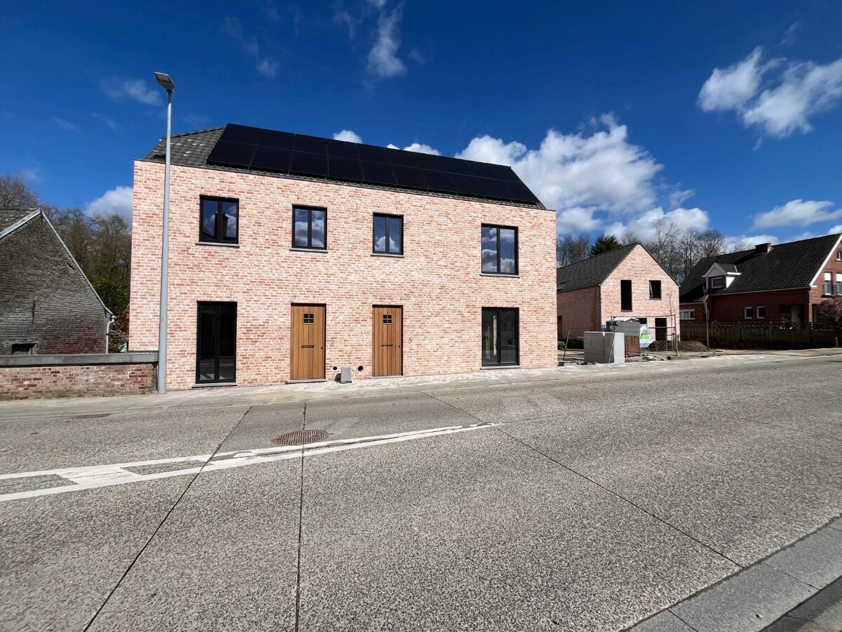 Gelijkvloerse woongelegenheid in hartje Dikkelvenne 