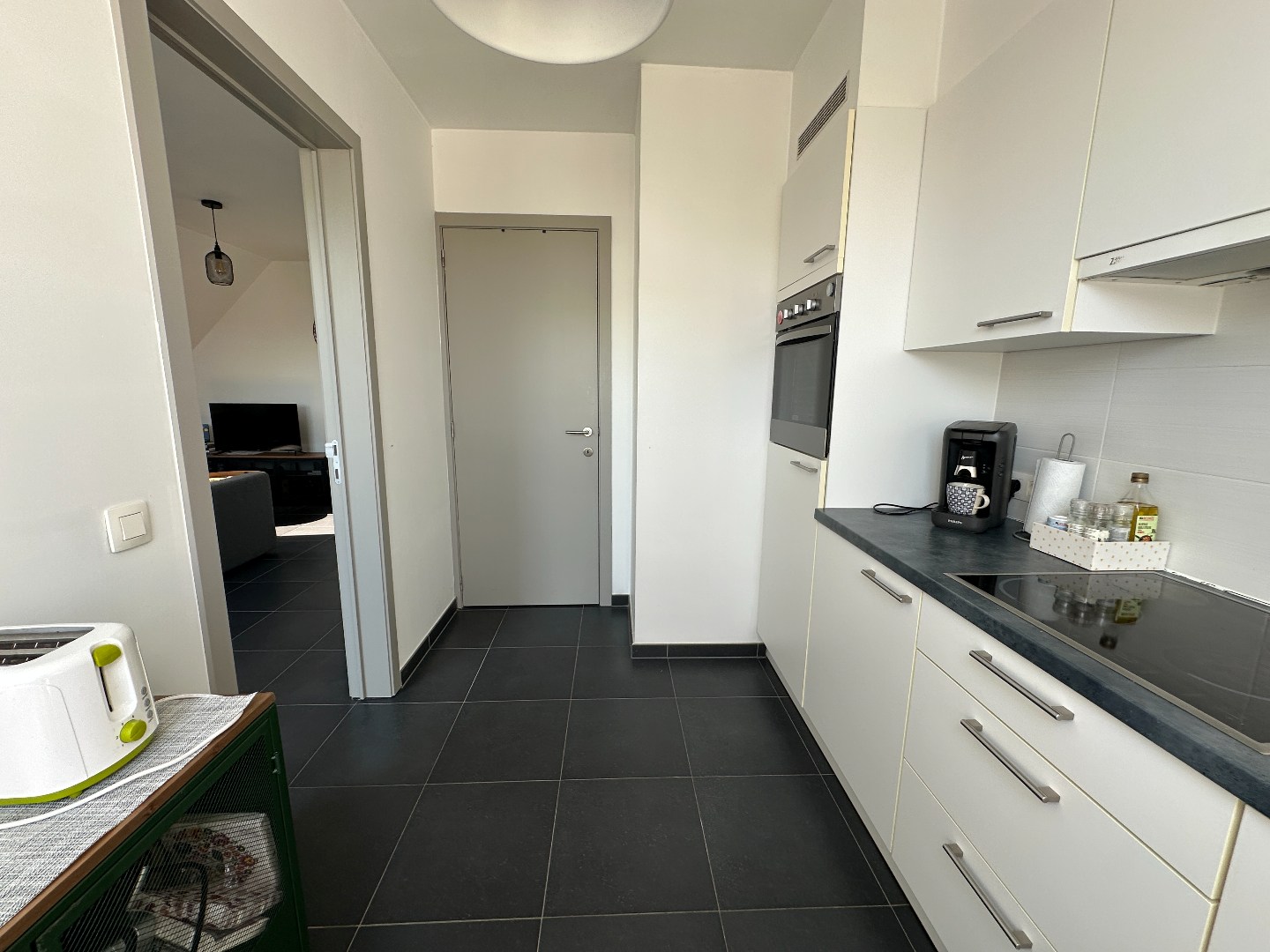 Instapklaar 2-slp appartement met terras én garage, Torhout Wijnendale 