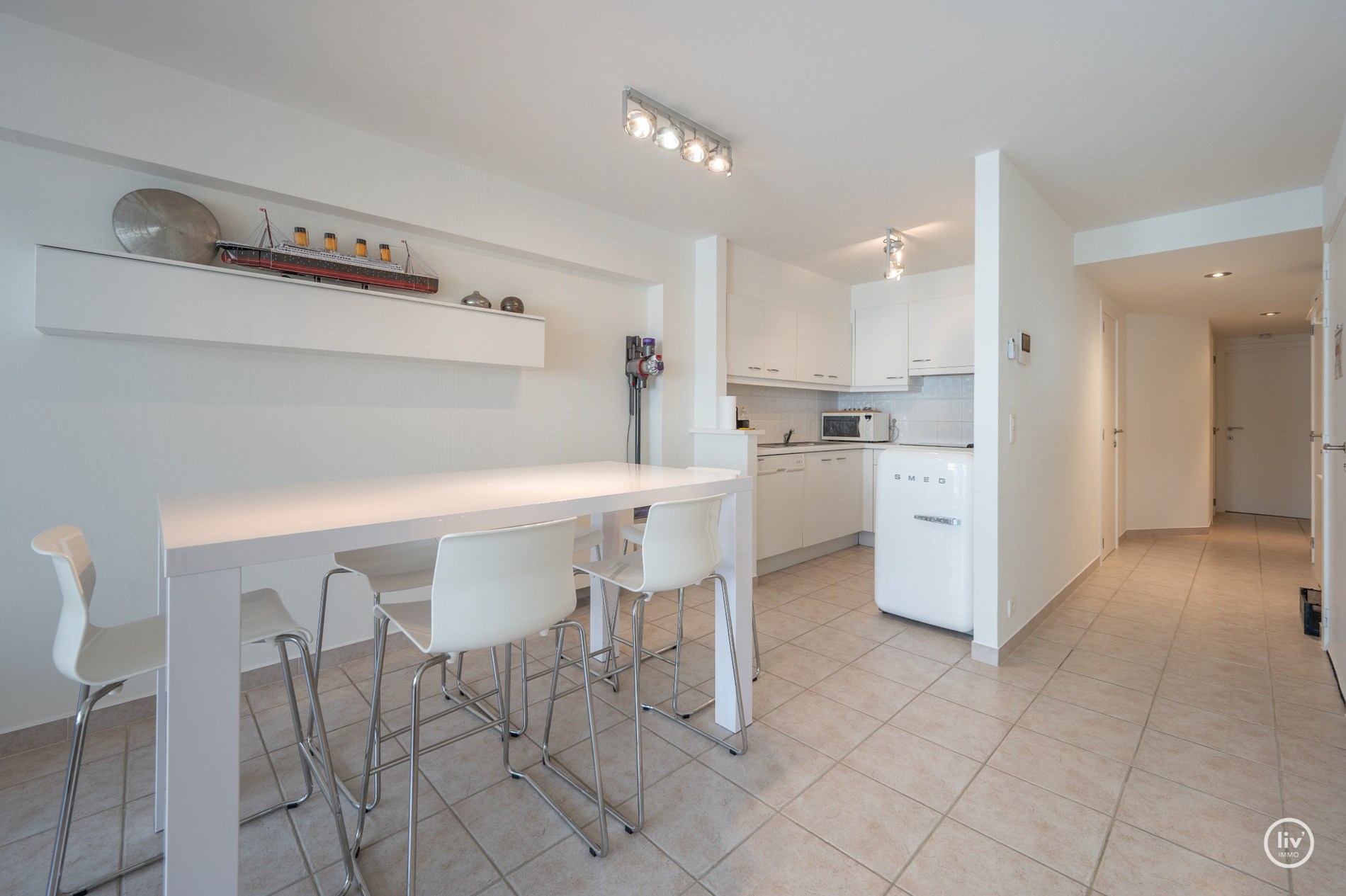 Agréable appartement de 2 chambres situé dans un emplacement de premier choix sur la Lippenslaan à Knokke. 