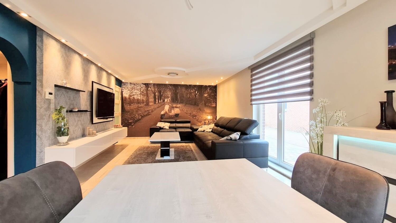 Gelijkvloers instapklaar appartement met terras en garage 